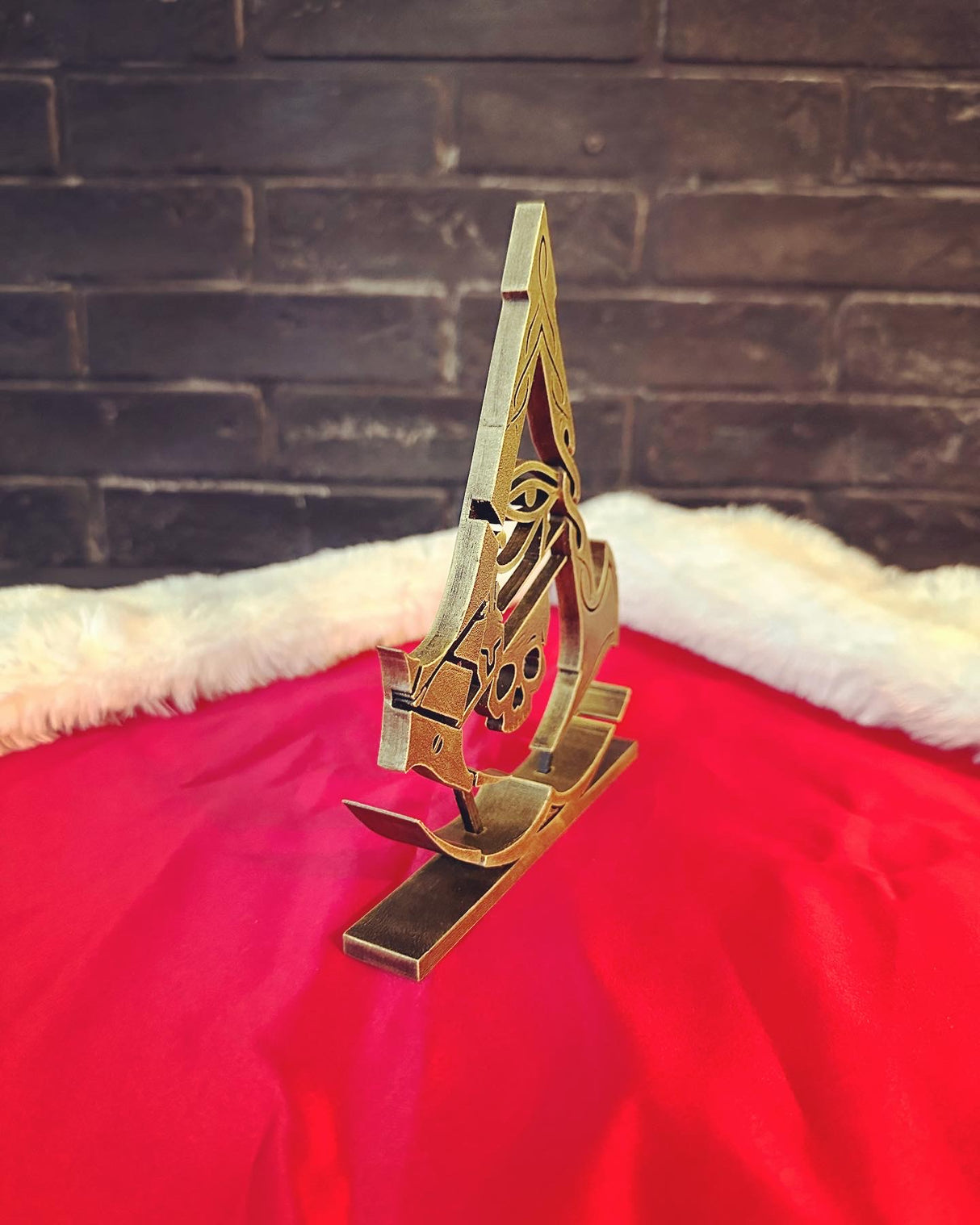 Assassin’s Creed Emblem Figurine, All Game Series Symbol, Fan Art Display for Desk or Shelf