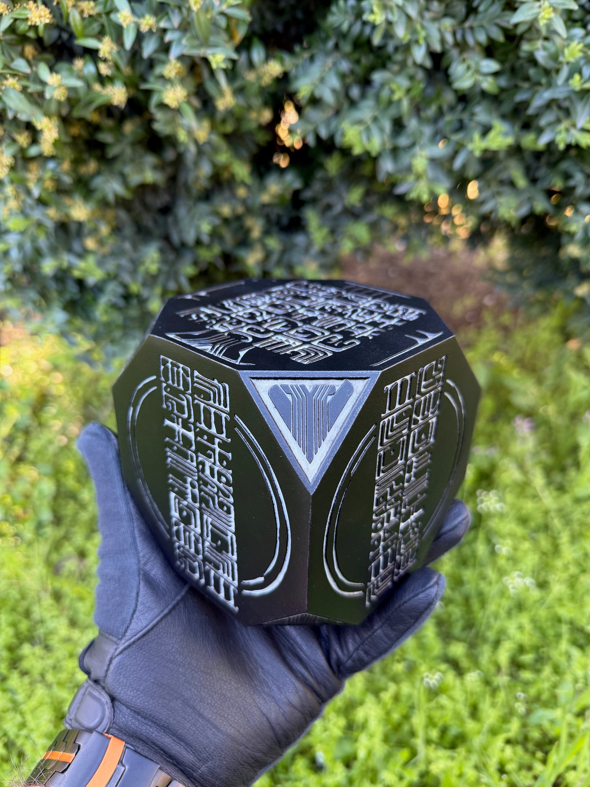 Crimson Desert Activated Abyss Artifact, Crimson Desert Relic, Glowing Cube, Fantasy Collectible