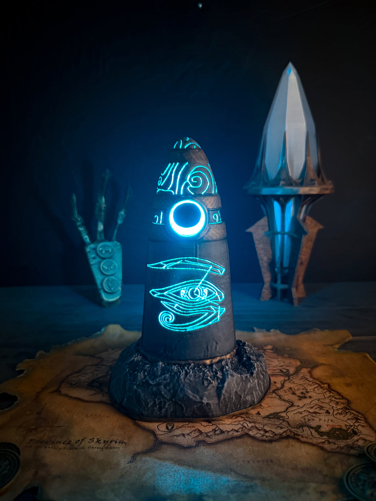 Skyrim Ritual Stone Lamp – Fantasy LED Decor – PLA Printed Standing Stone – Elder Scrolls Gift for Gamers and Collectors
