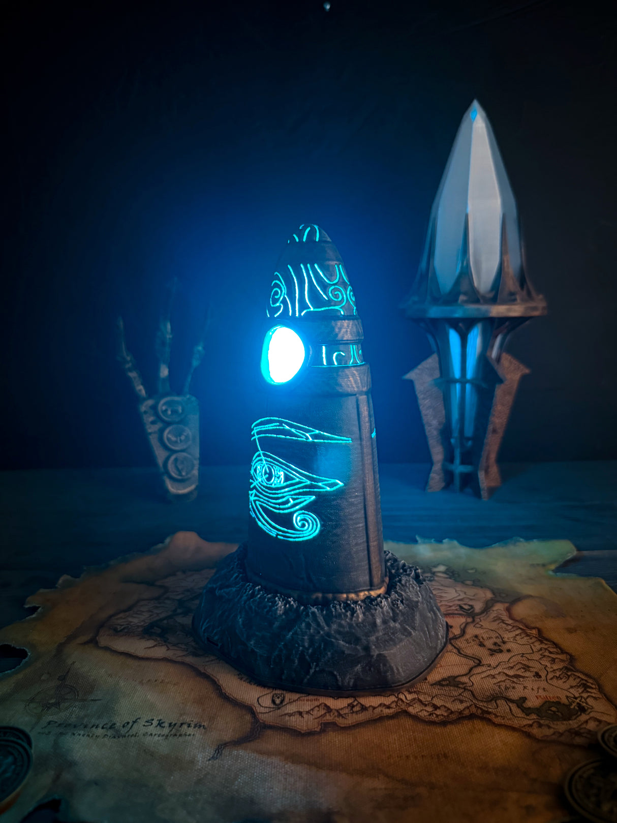 Skyrim Ritual Stone Lamp – Fantasy LED Decor – PLA Printed Standing Stone – Elder Scrolls Gift for Gamers and Collectors