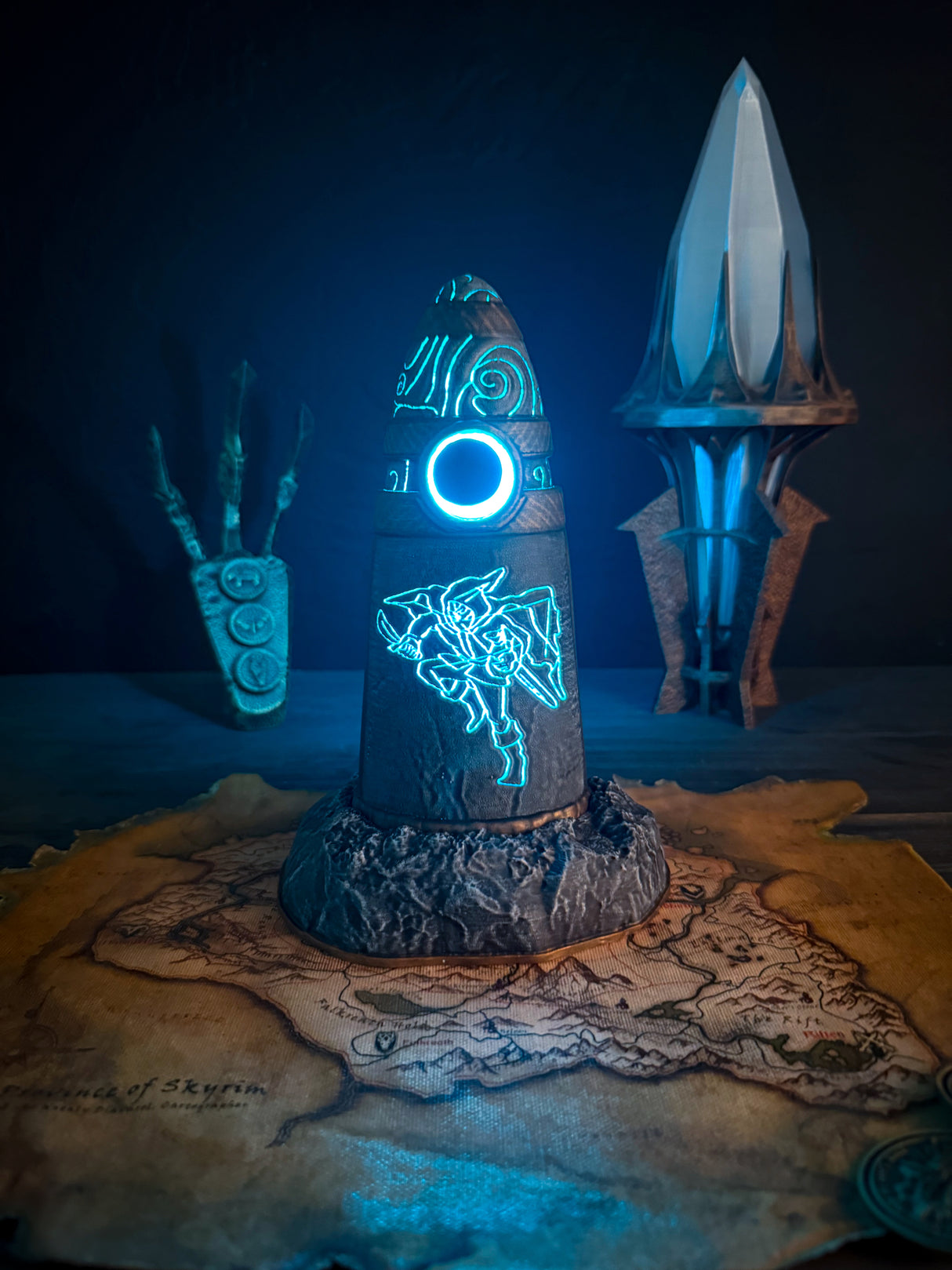Skyrim Thief Stone Lamp – Fantasy LED Decor – PLA Printed Standing Stone – Elder Scrolls Gift for Gamers and Collectors
