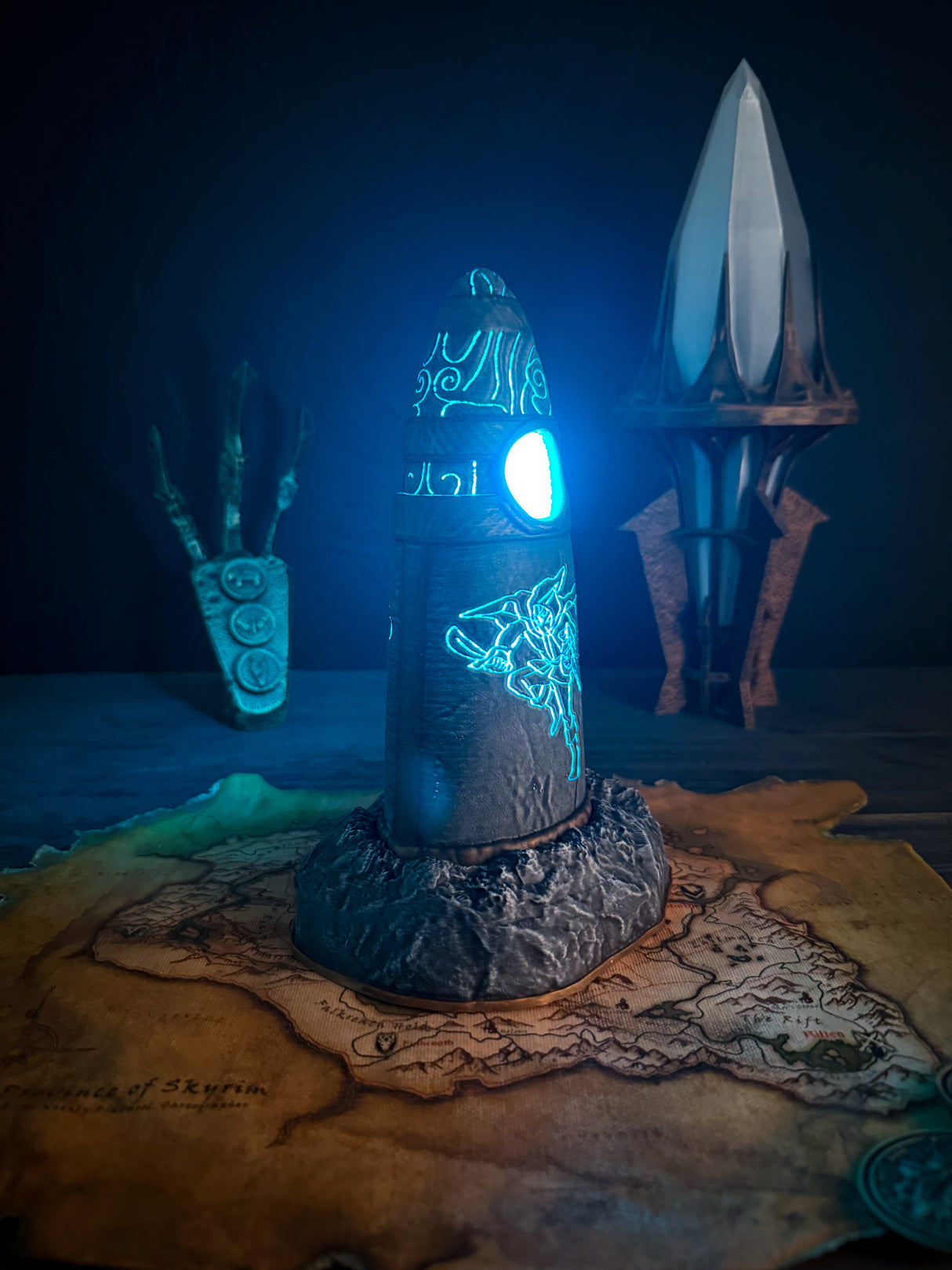 Skyrim Thief Stone Lamp – Fantasy LED Decor – PLA Printed Standing Stone – Elder Scrolls Gift for Gamers and Collectors