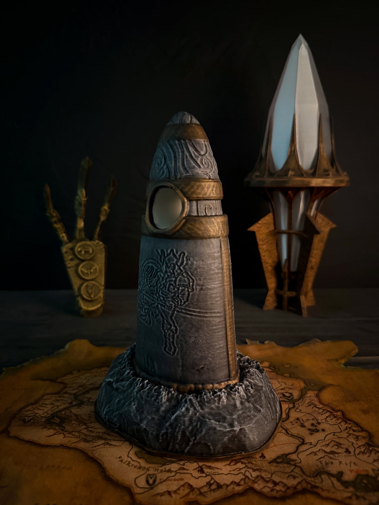Skyrim Warrior Stone Lamp – Fantasy LED Decor – PLA Printed Standing Stone – Elder Scrolls Gift for Gamers and Collectors