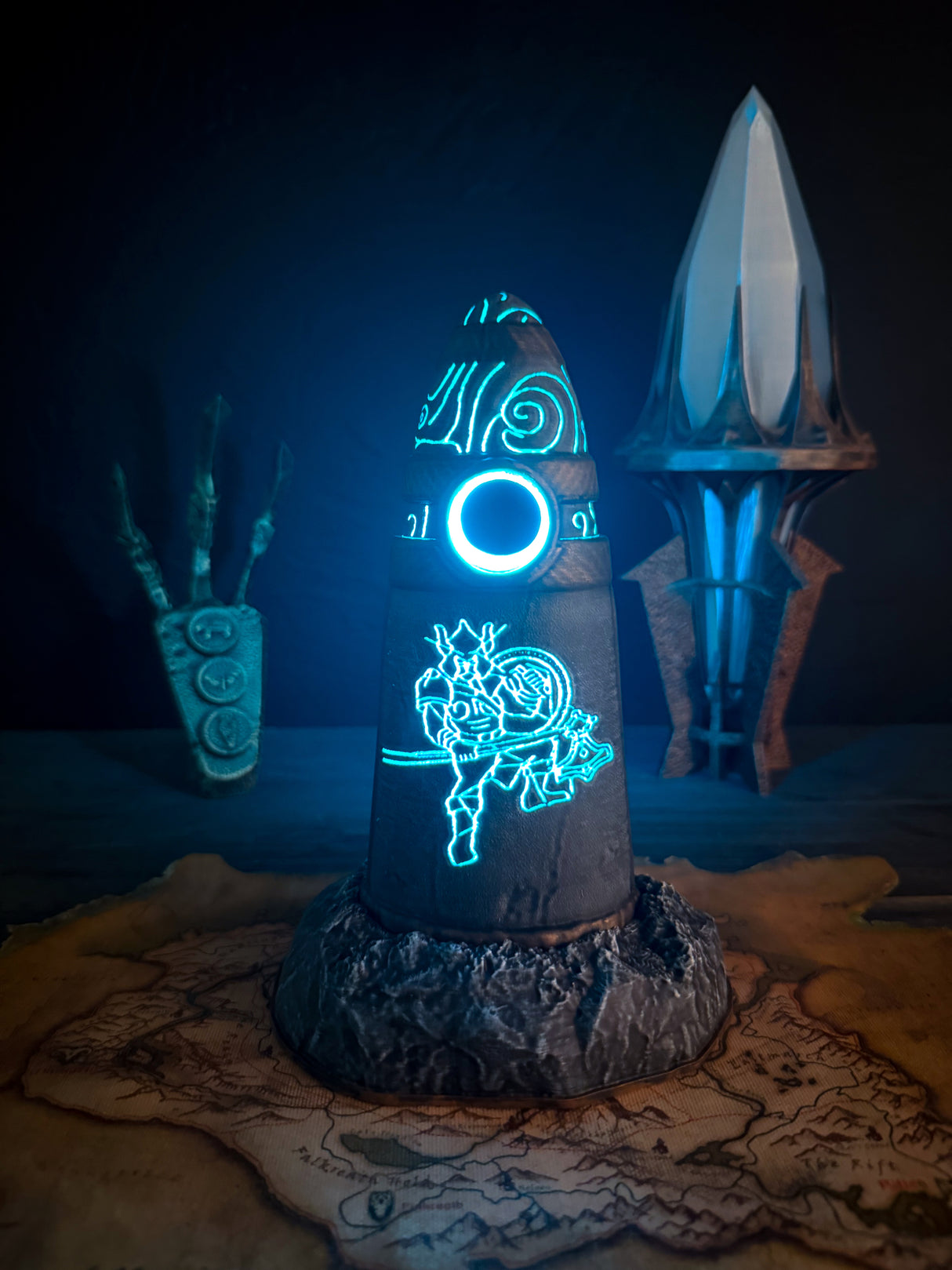 Skyrim Warrior Stone Lamp – Fantasy LED Decor – PLA Printed Standing Stone – Elder Scrolls Gift for Gamers and Collectors