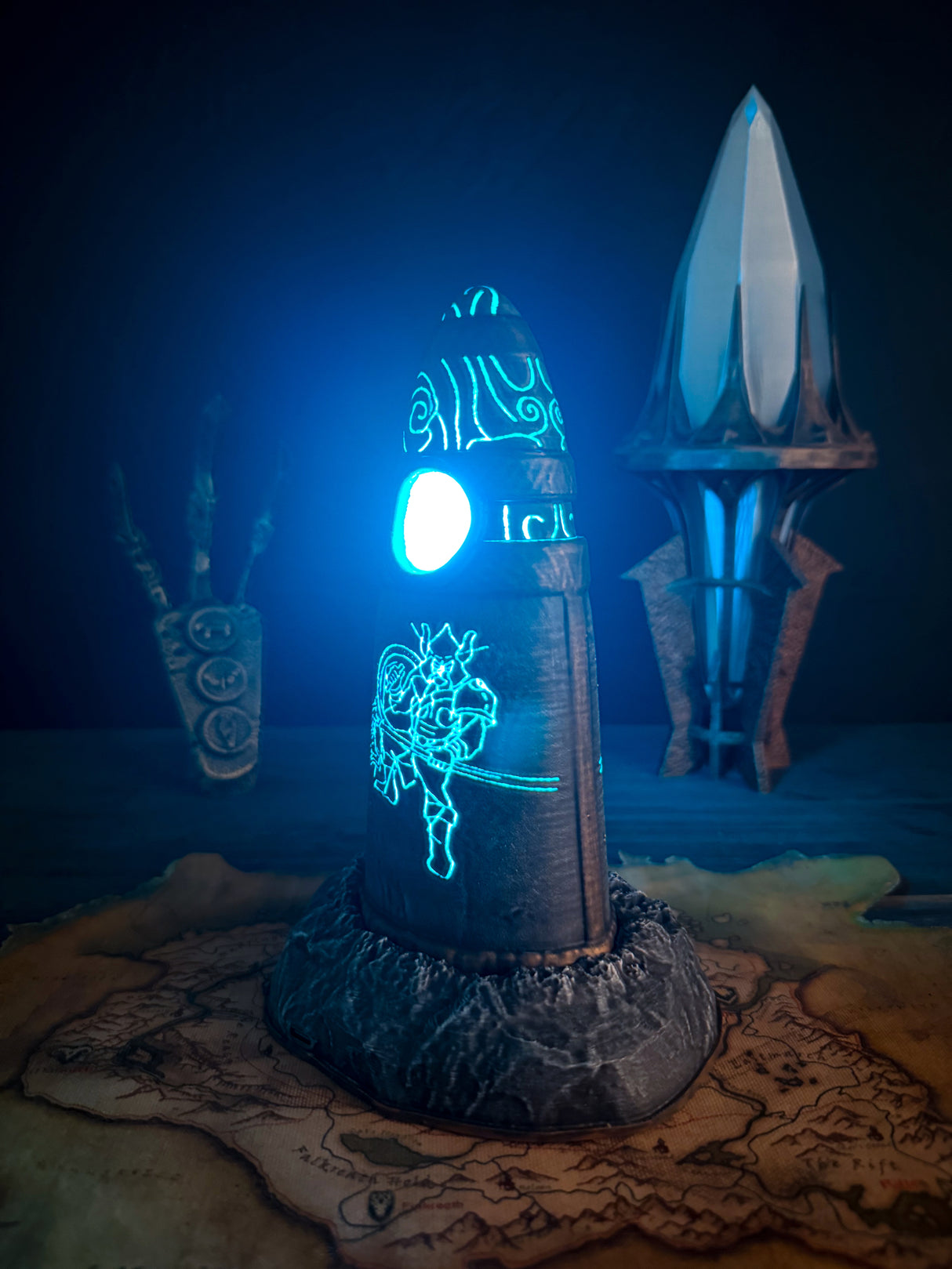 Skyrim Warrior Stone Lamp – Fantasy LED Decor – PLA Printed Standing Stone – Elder Scrolls Gift for Gamers and Collectors