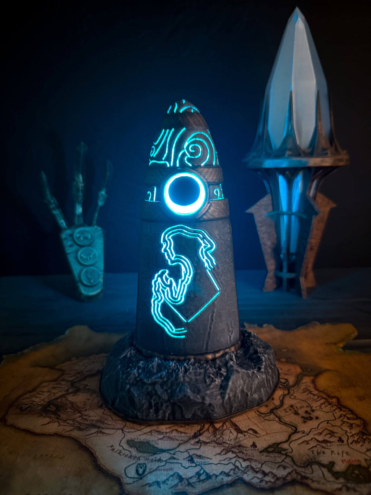 Skyrim Shadow Stone Lamp – Fantasy LED Decor – PLA Printed Standing Stone – Elder Scrolls Gift for Gamers and Collectors