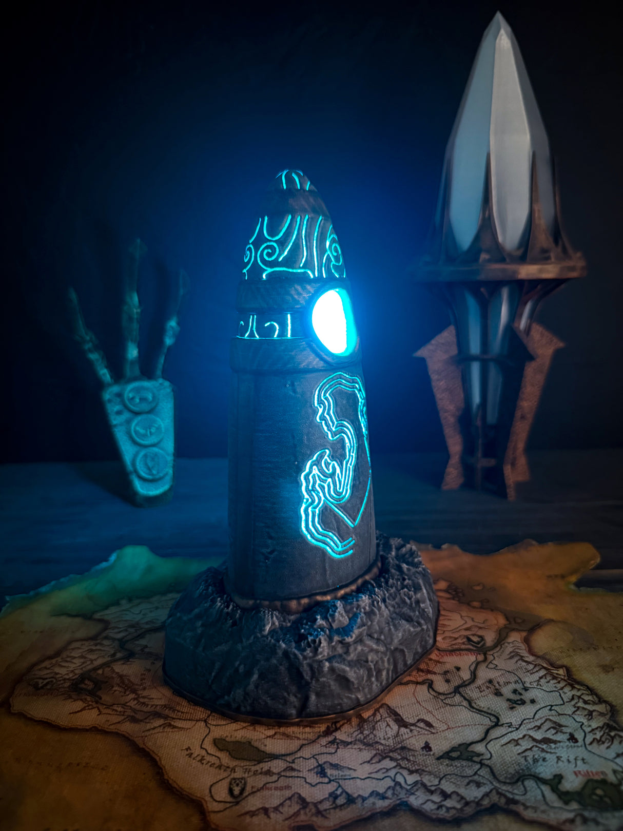 Skyrim Shadow Stone Lamp – Fantasy LED Decor – PLA Printed Standing Stone – Elder Scrolls Gift for Gamers and Collectors