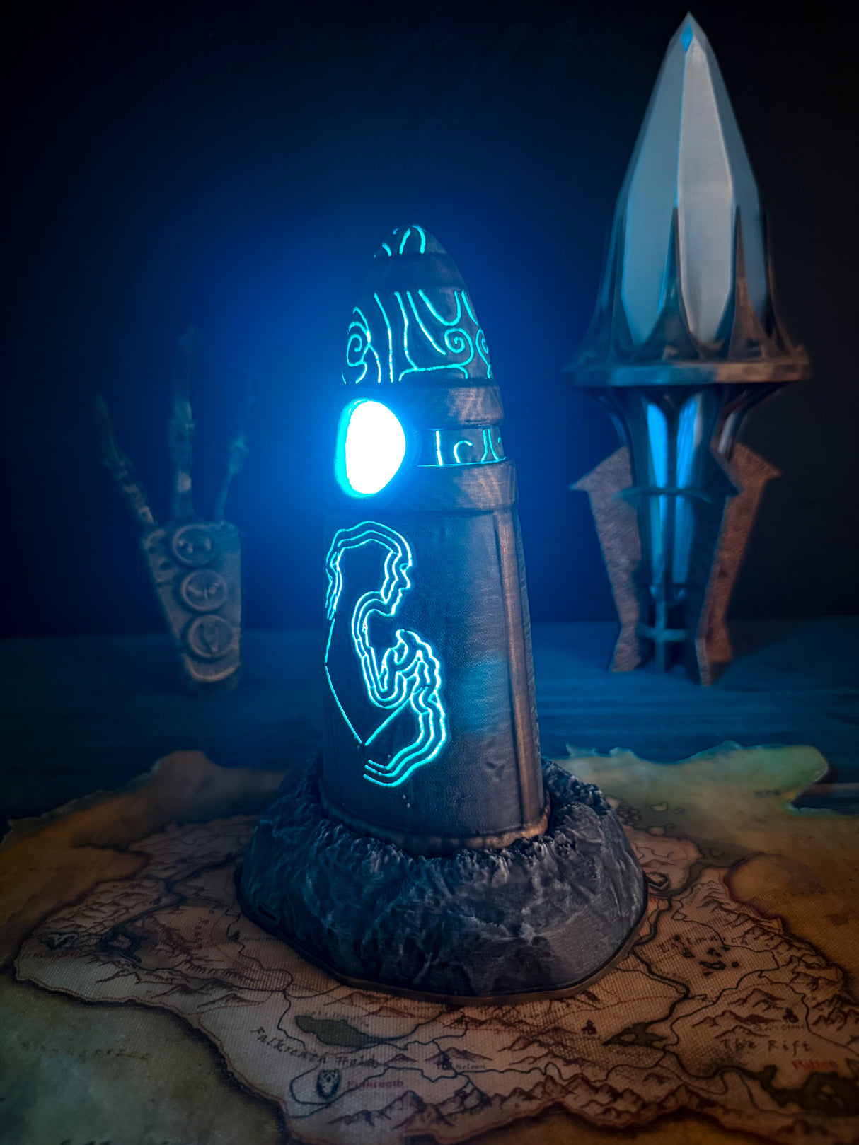 Skyrim Shadow Stone Lamp – Fantasy LED Decor – PLA Printed Standing Stone – Elder Scrolls Gift for Gamers and Collectors