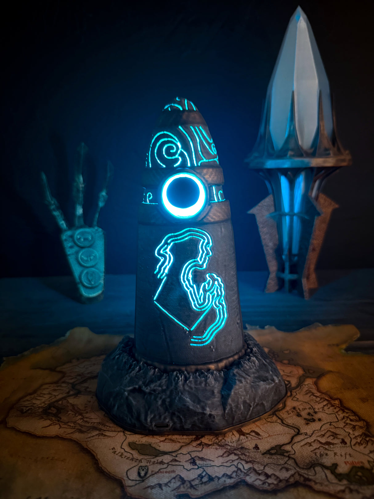 Skyrim Shadow Stone Lamp – Fantasy LED Decor – PLA Printed Standing Stone – Elder Scrolls Gift for Gamers and Collectors