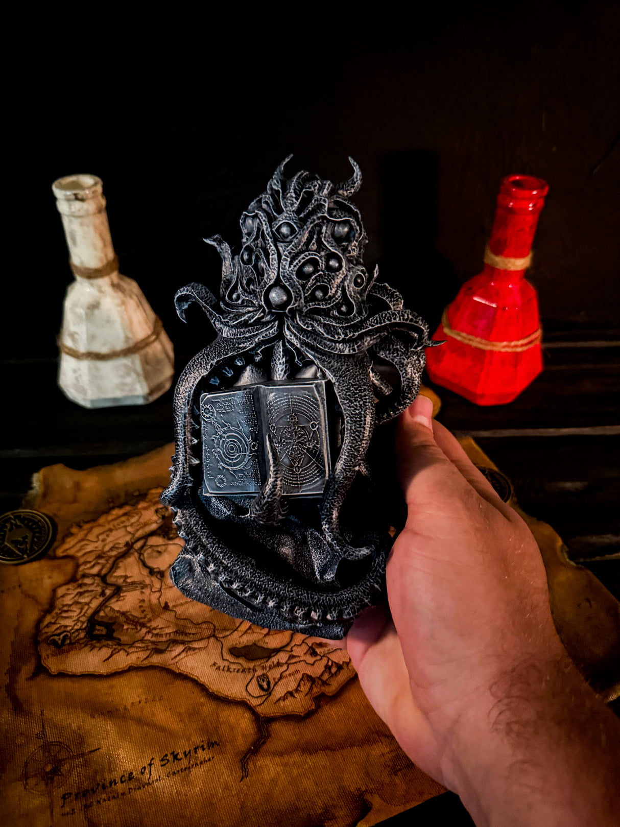 Hermaeus Mora Figurine Skyrim Inspired, The Elder Scrolls Sculpture, Daedric Prince Statue, Octopus Sculpture with Book, Fan Art Replica, Prop & Cosplay