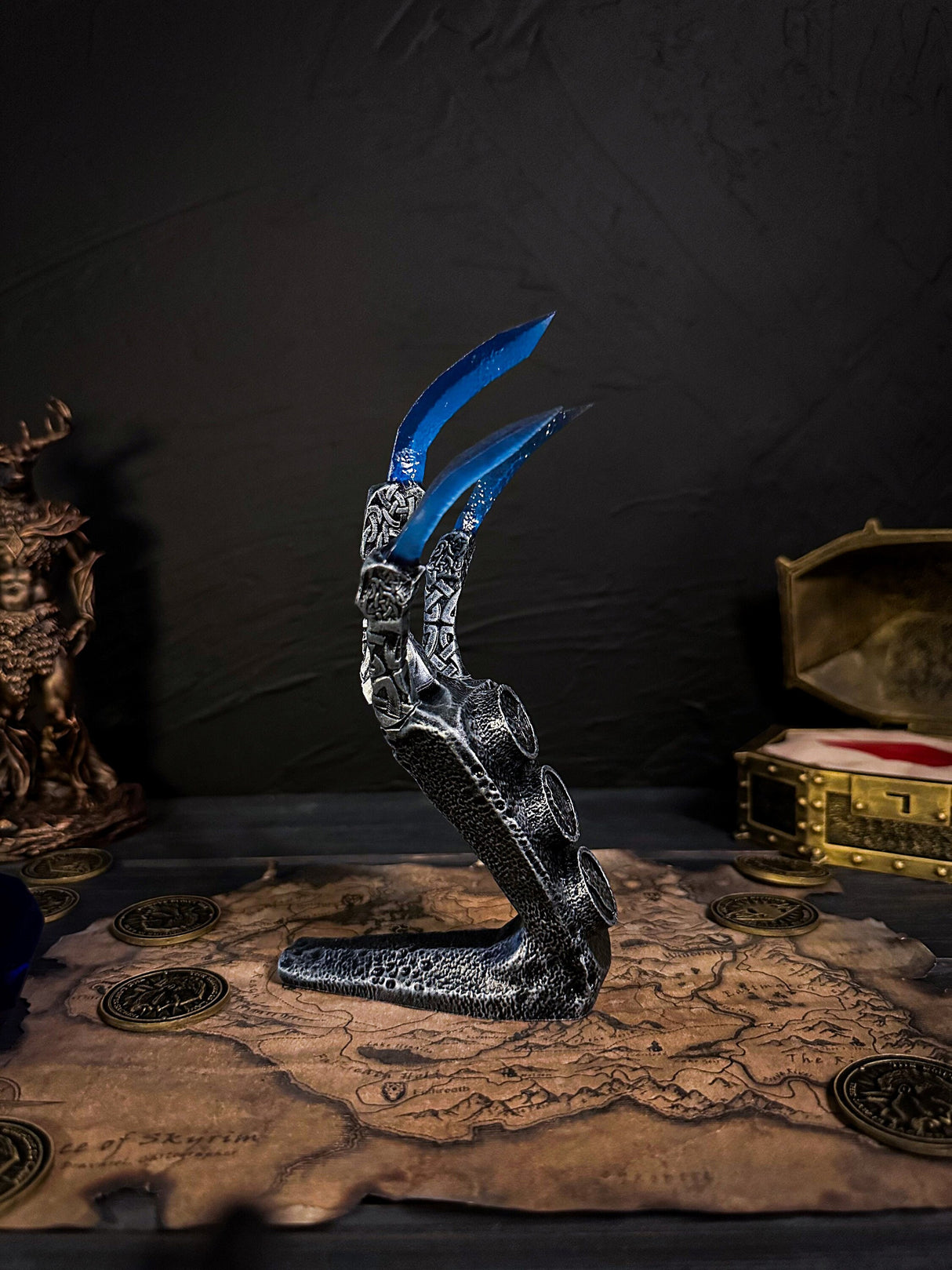 Sapphire Dragon Claw, Skyrim The Elder Scrolls V Artifact, Decor and Cosplay