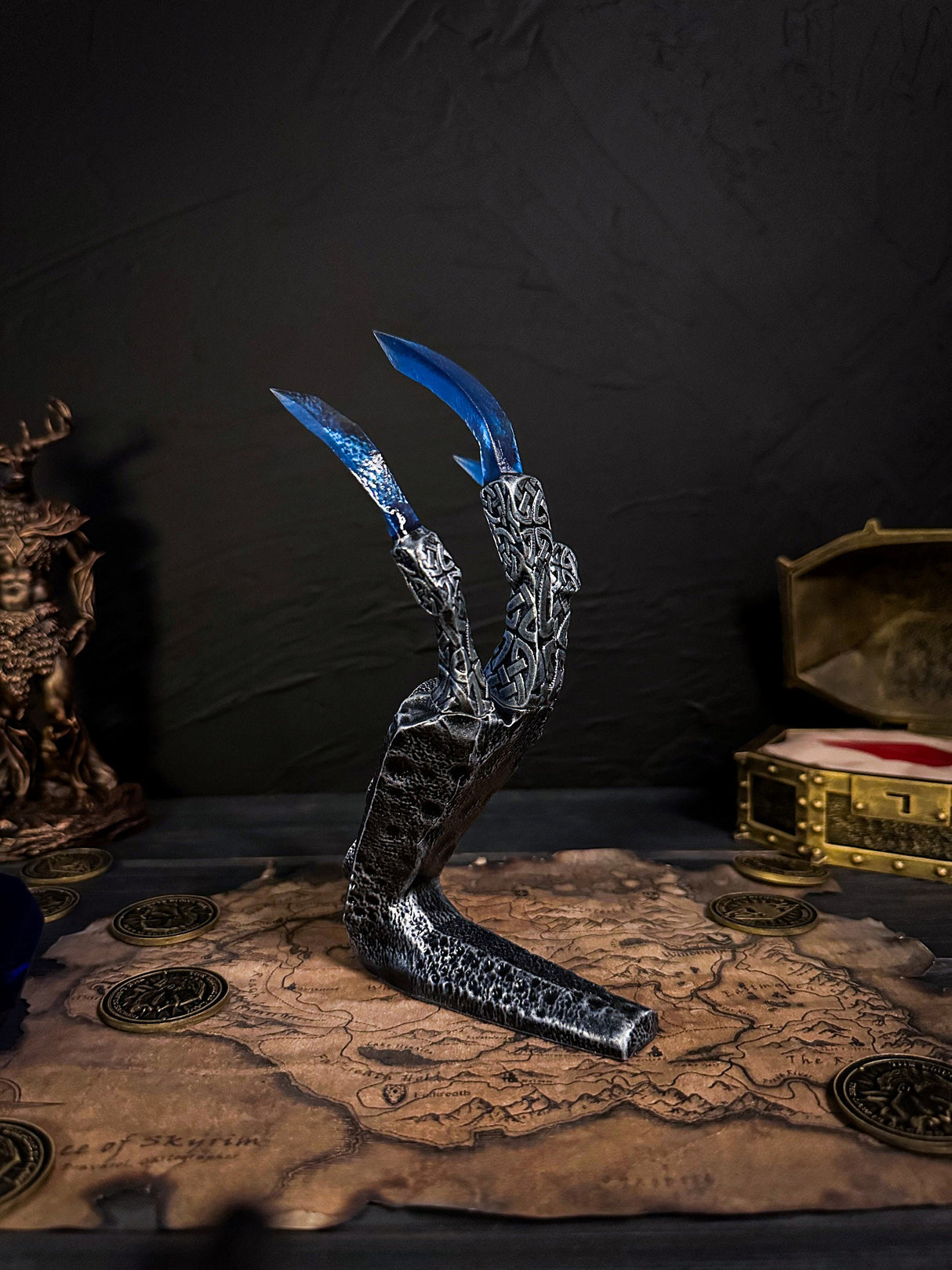 Sapphire Dragon Claw, Skyrim The Elder Scrolls V Artifact, Decor and Cosplay