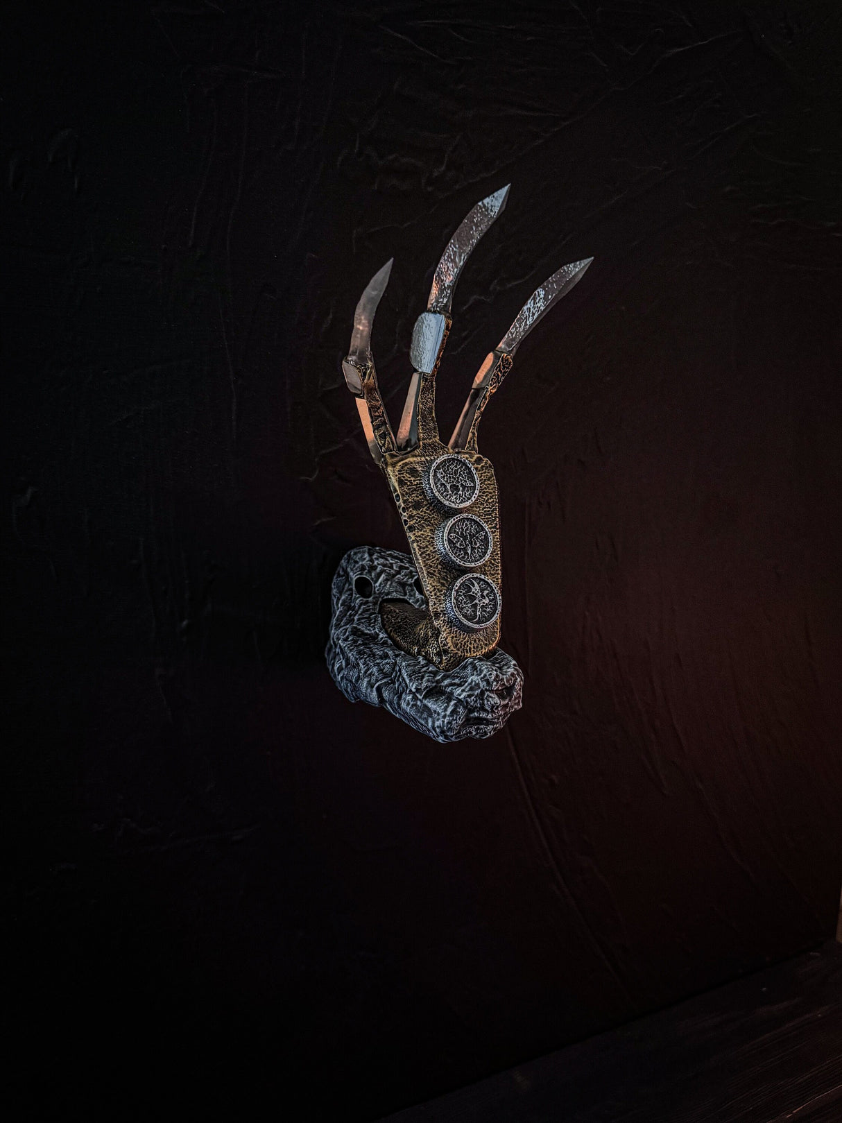 Wall Mount for Dragon Claws, Skyrim Inspired, The Elder Scrolls V, Artifact, Home and Office Decor