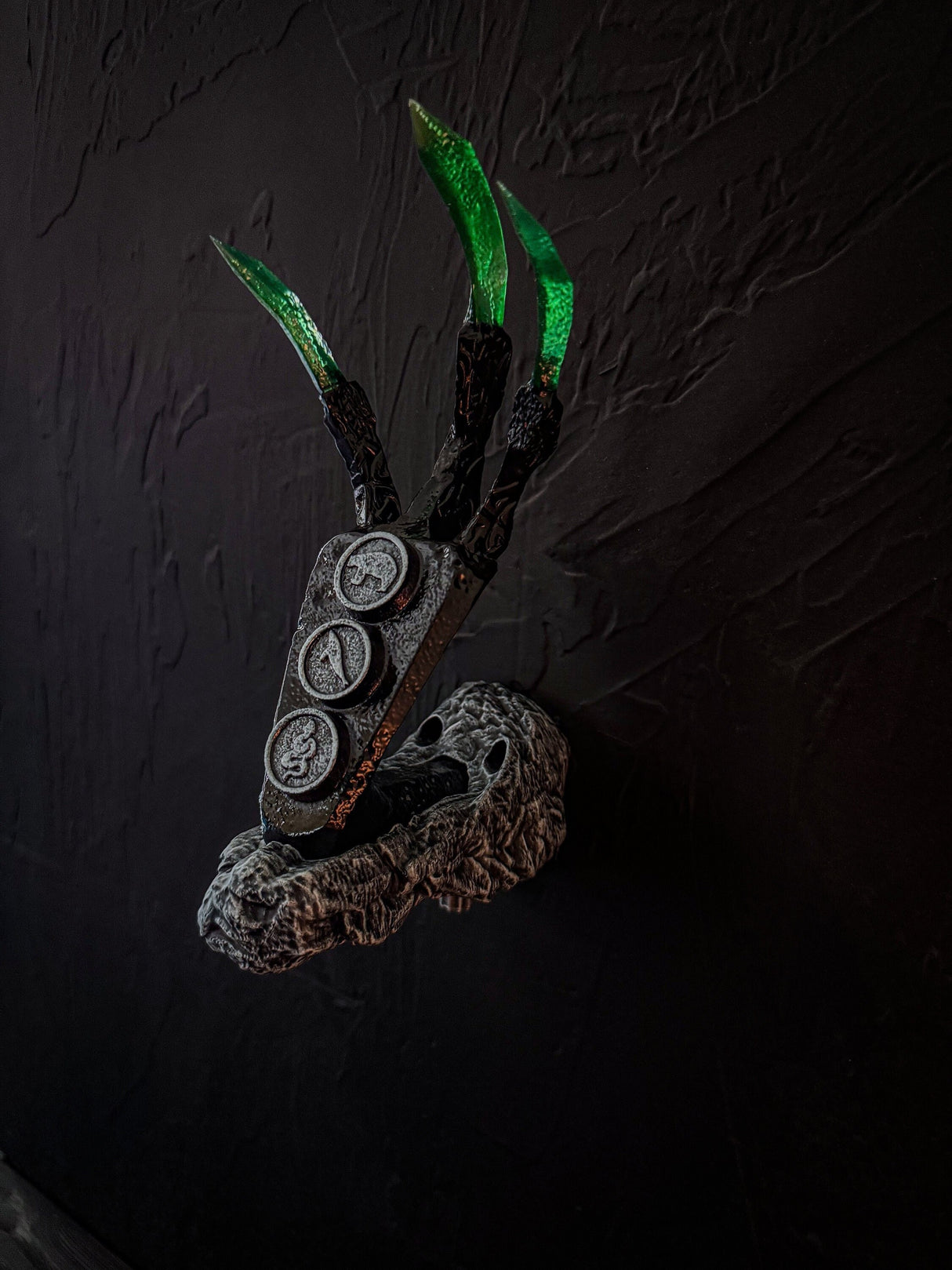 Wall Mount for Dragon Claws, Skyrim Inspired, The Elder Scrolls V, Artifact, Home and Office Decor