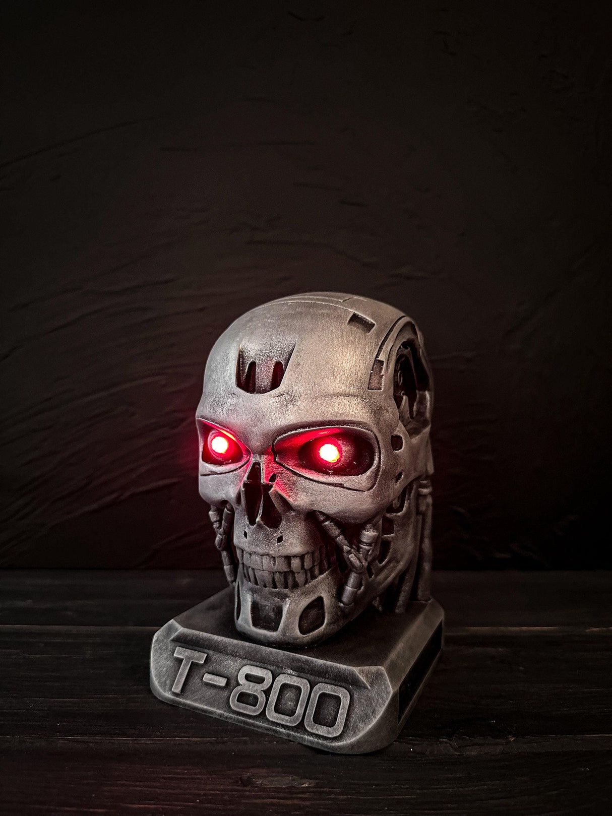 Terminator skull with Glowing Eyes, Terminator T - 800 Figurine, Terminator Statue Bust, LED Terminator