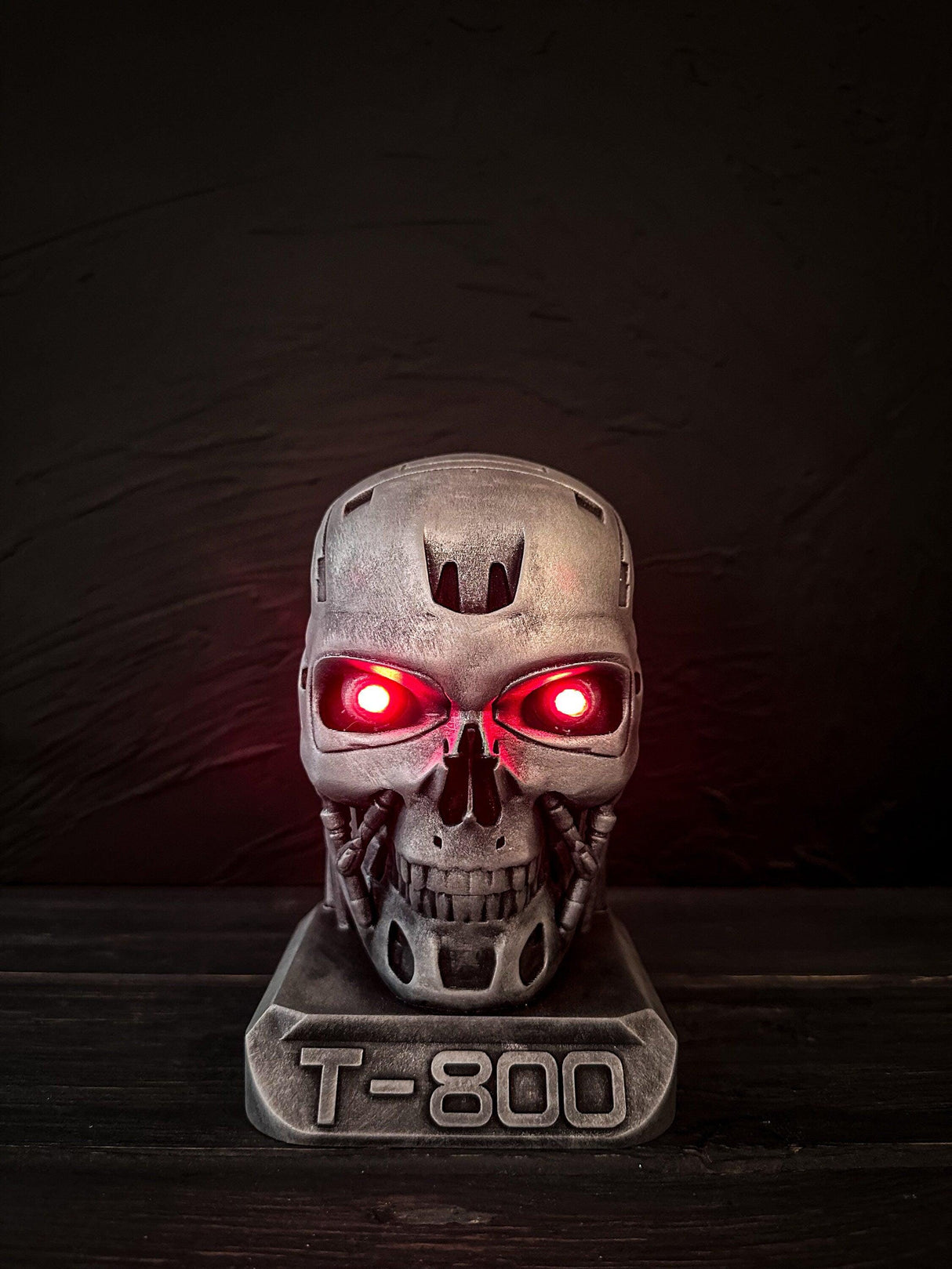Terminator skull with Glowing Eyes, Terminator T - 800 Figurine, Terminator Statue Bust, LED Terminator