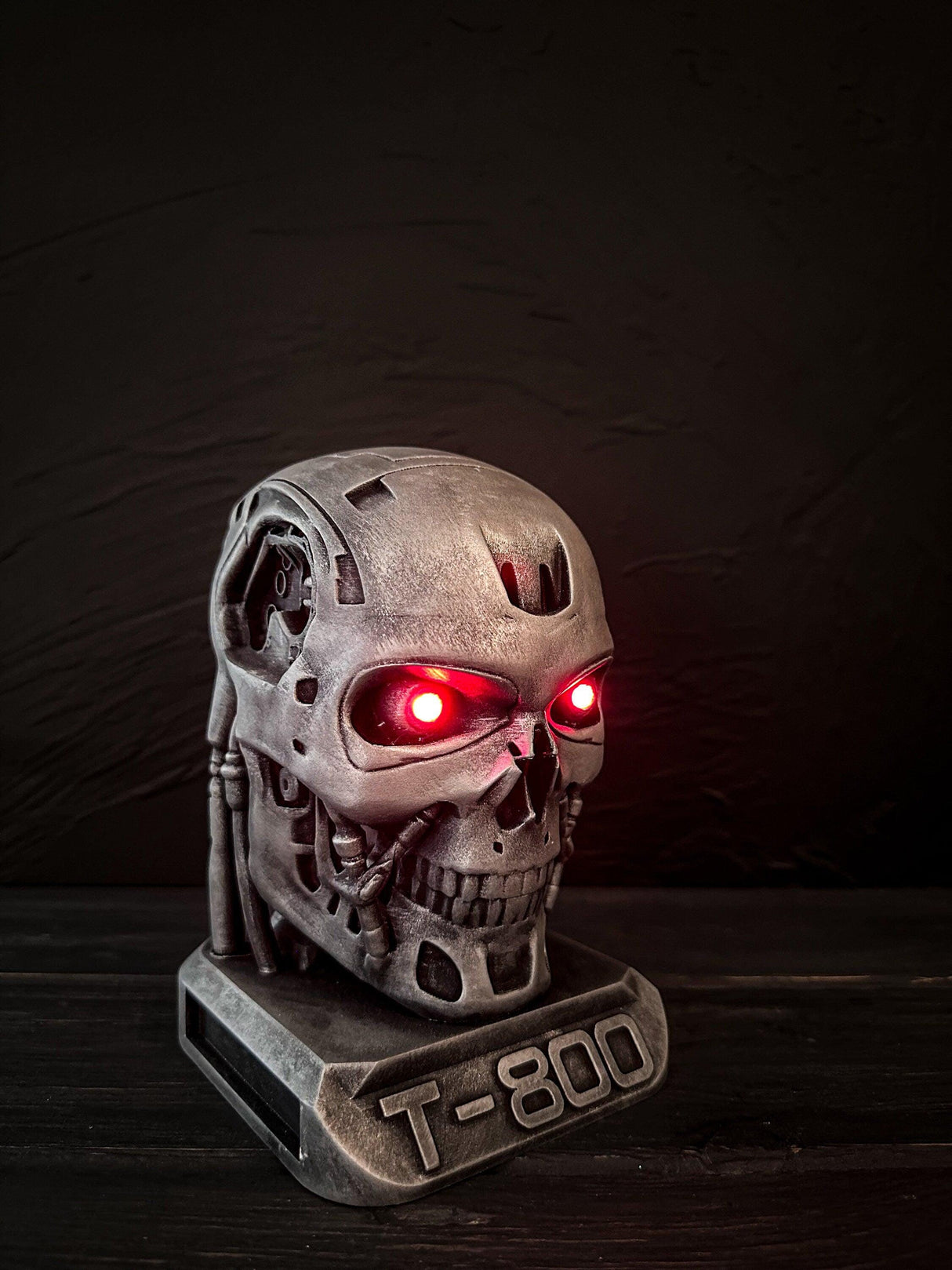 Terminator skull with Glowing Eyes, Terminator T - 800 Figurine, Terminator Statue Bust, LED Terminator