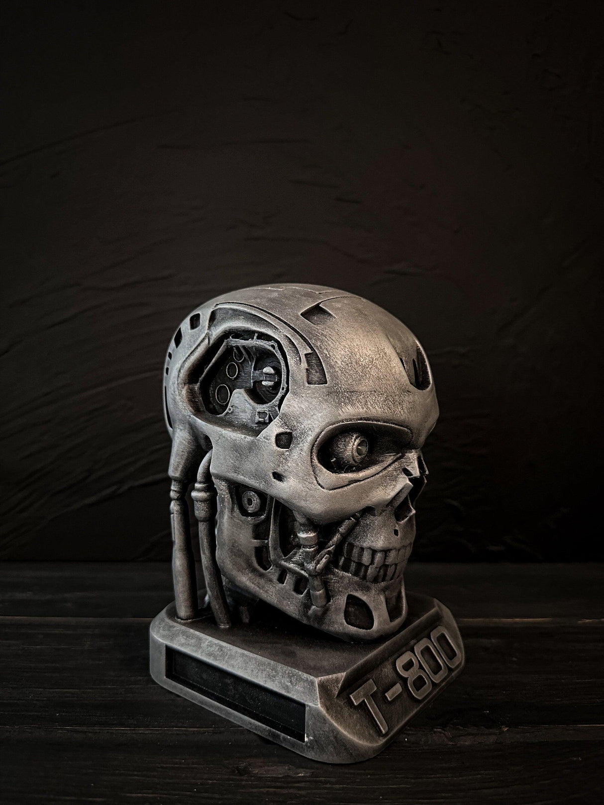 Terminator skull with Glowing Eyes, Terminator T - 800 Figurine, Terminator Statue Bust, LED Terminator
