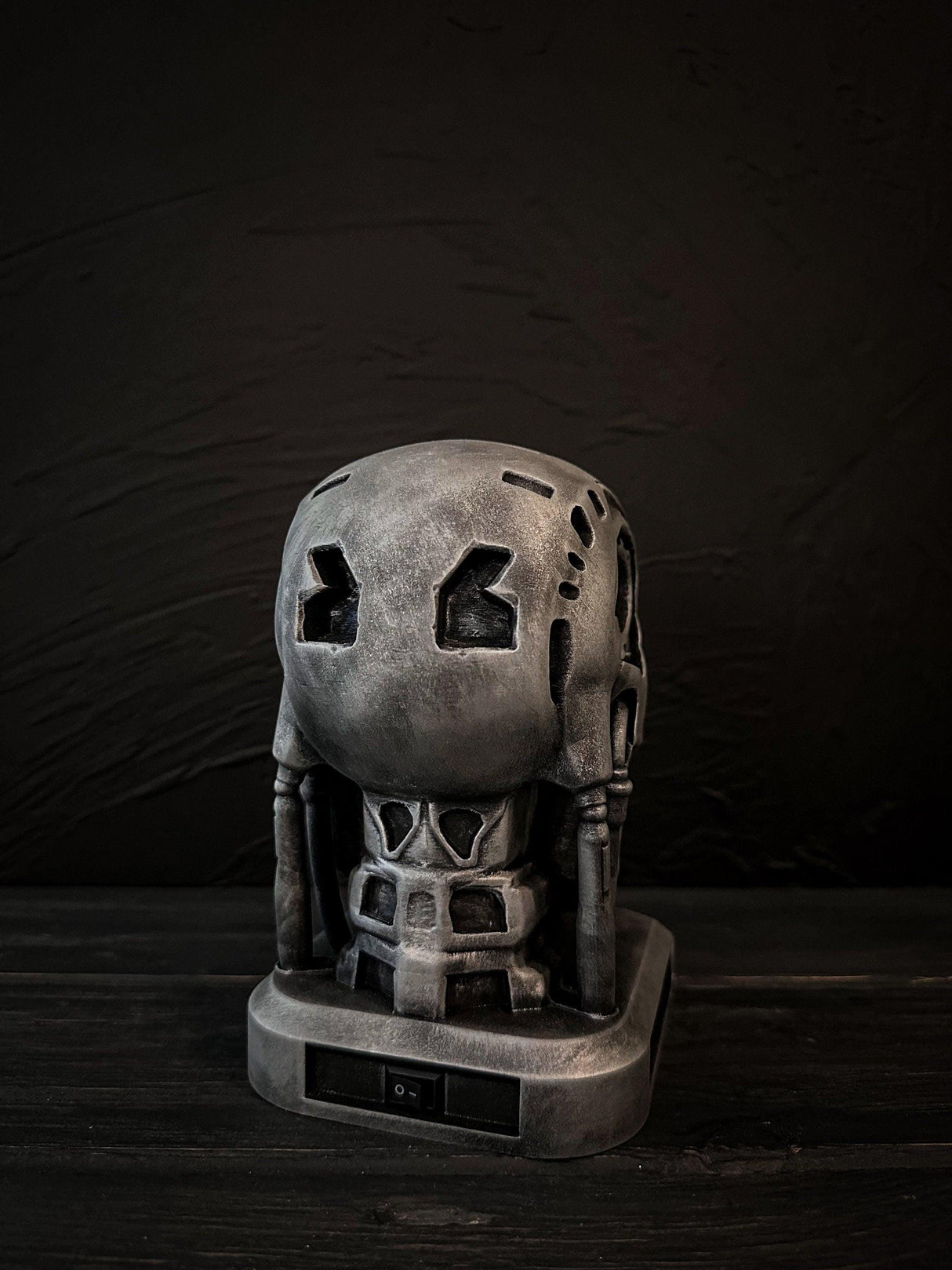 Terminator skull with Glowing Eyes, Terminator T - 800 Figurine, Terminator Statue Bust, LED Terminator