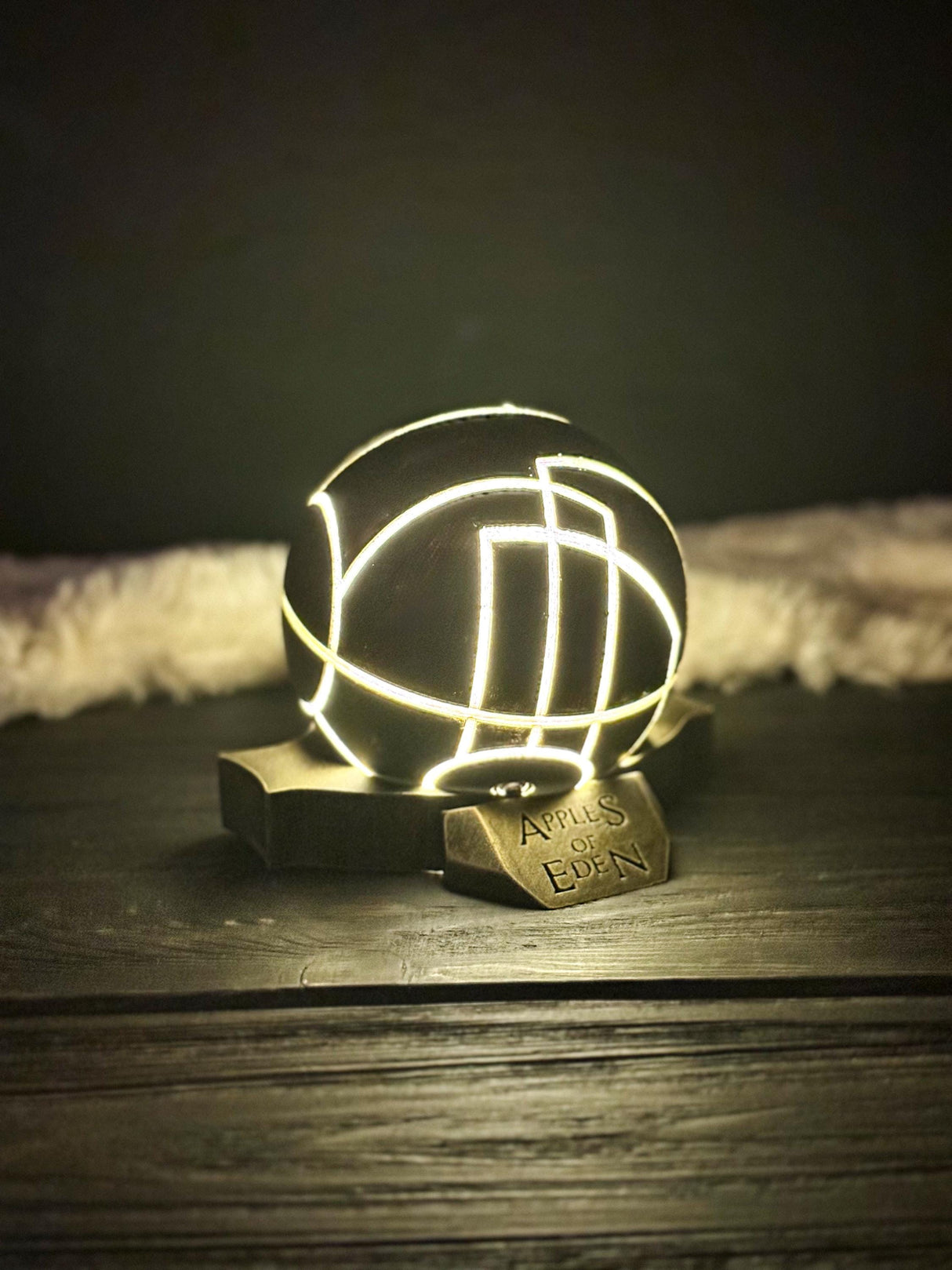 Glowing Apple of Eden, Assasin's Creed, Gift for Fans, Replica, Artefact, Home and Office Decoration