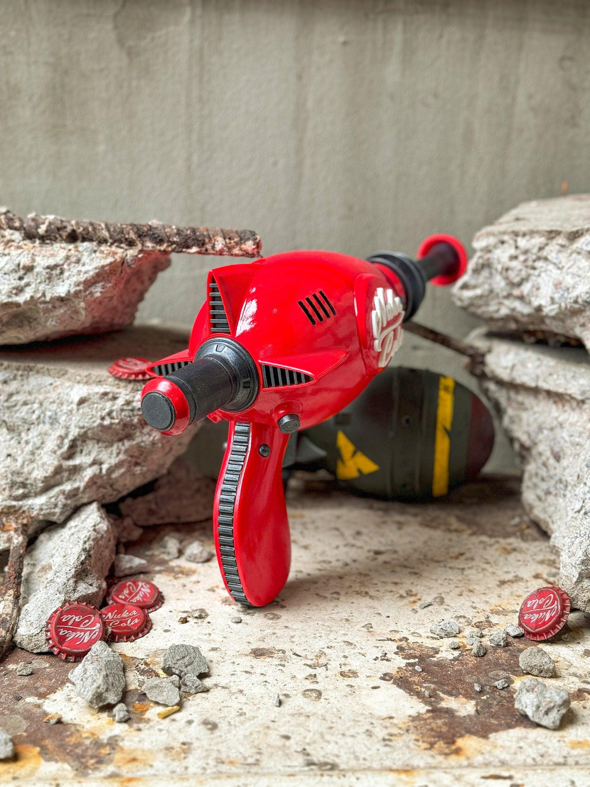 Nuka cola glossy blaster prop, fallout replica, game artifact