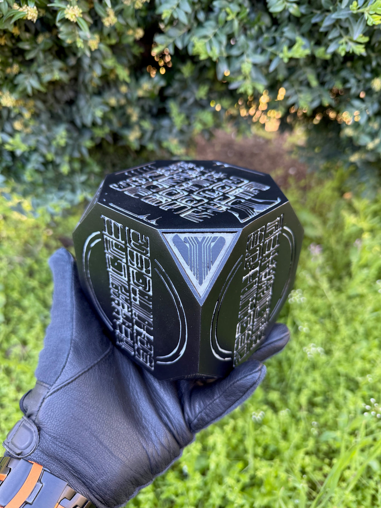 Crimson Desert Activated Abyss Artifact, Crimson Desert Relic, Glowing Cube, Fantasy Collectible