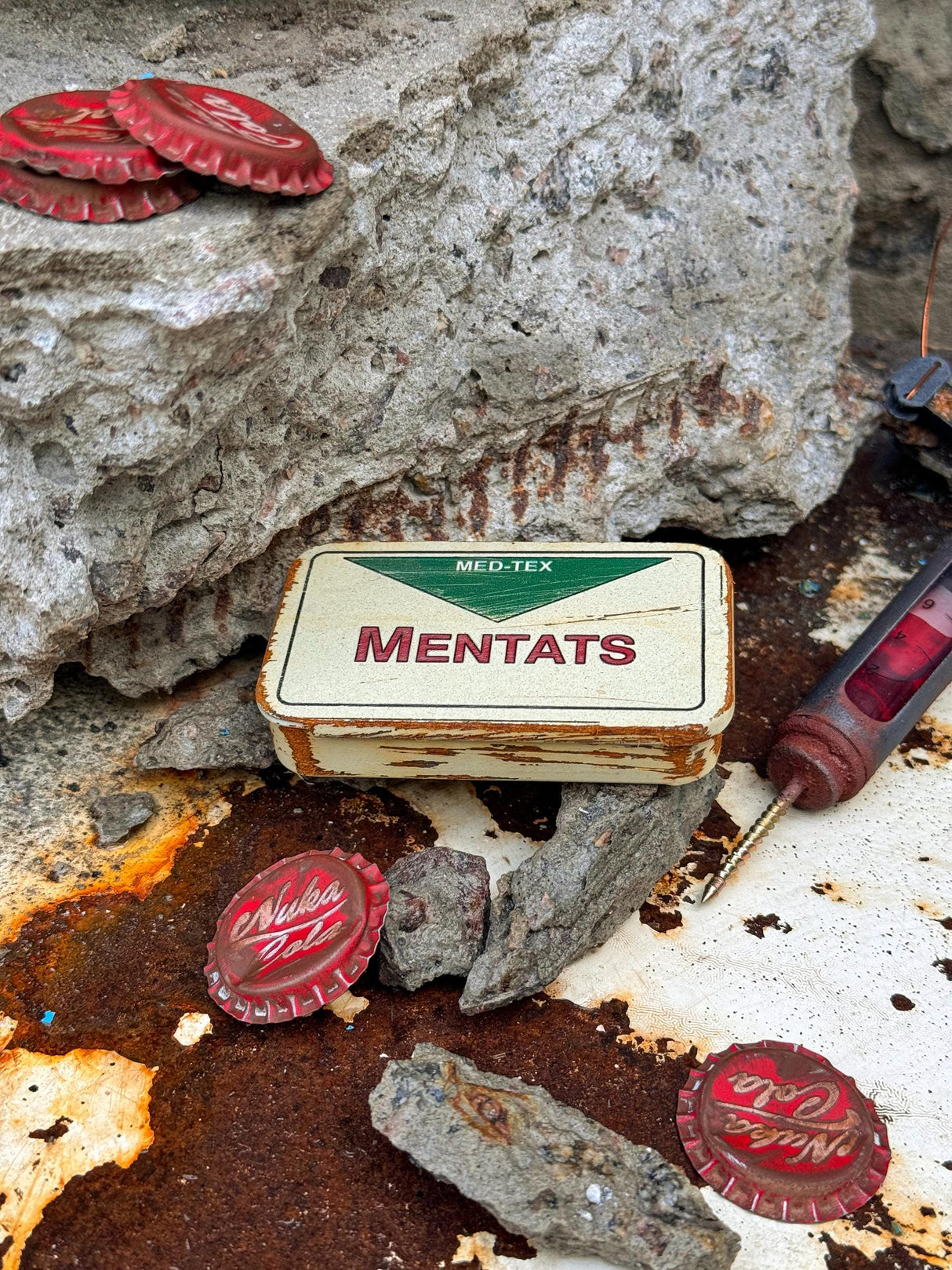 Fallout Rusted Mentats Pillbox, Metal Boxes and Pills, Decor and Cosplay, Props